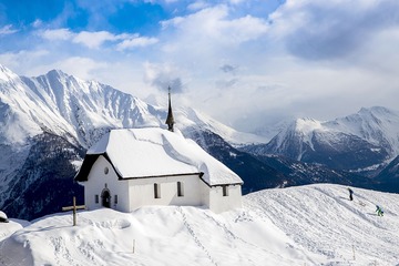 贝特默阿尔卑小镇上的教堂