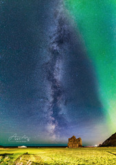 冰岛的极光和银河