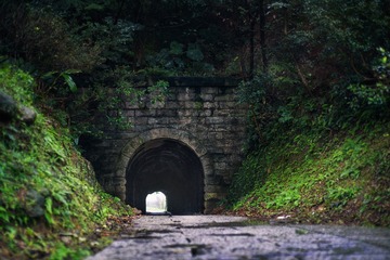 石径隧道