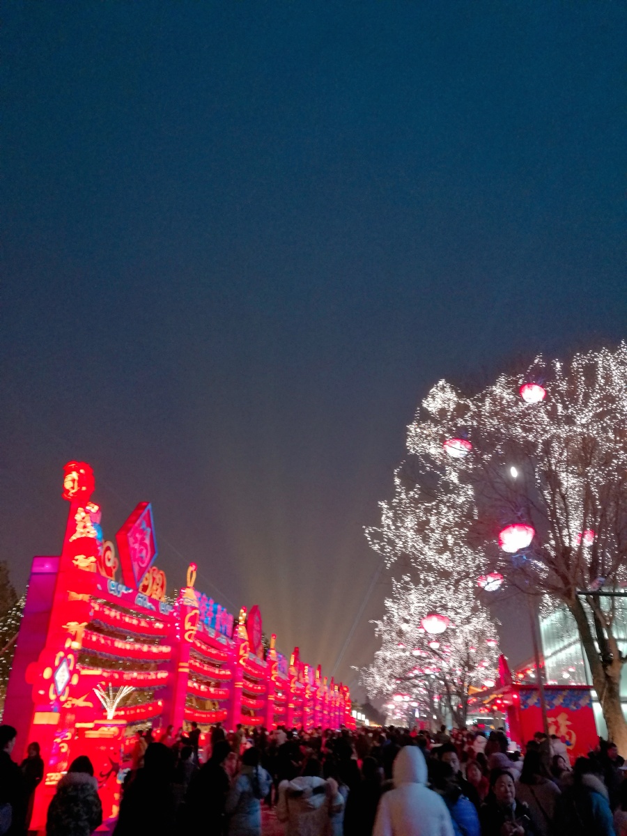 西安:祈福墙,晚上热闹非凡!