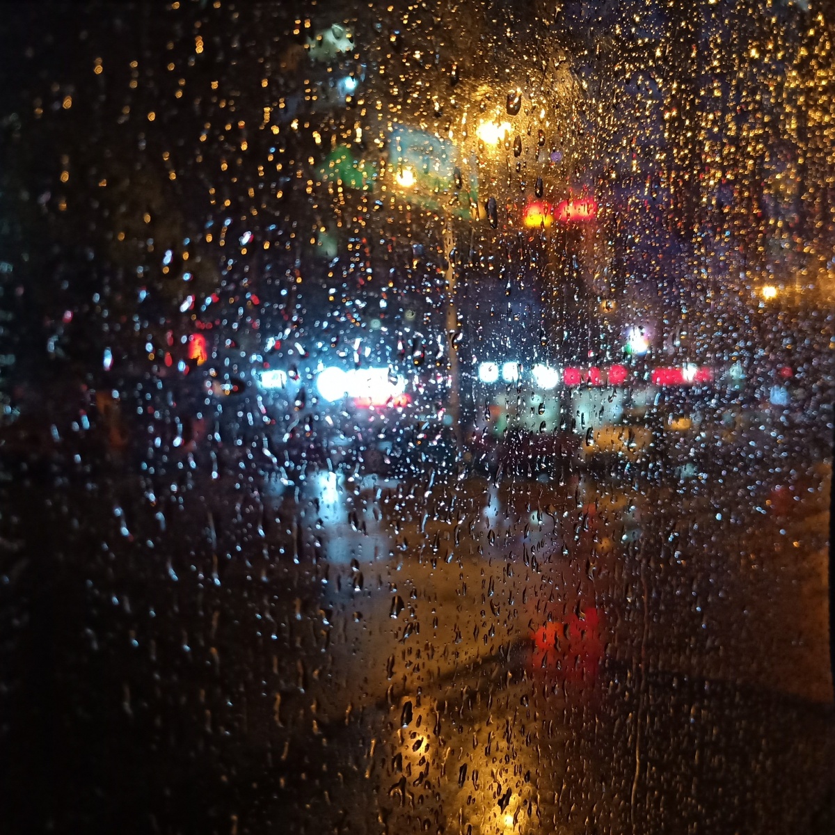 暴雨的夜呀如何讓人安眠? 趙寅辰/诗