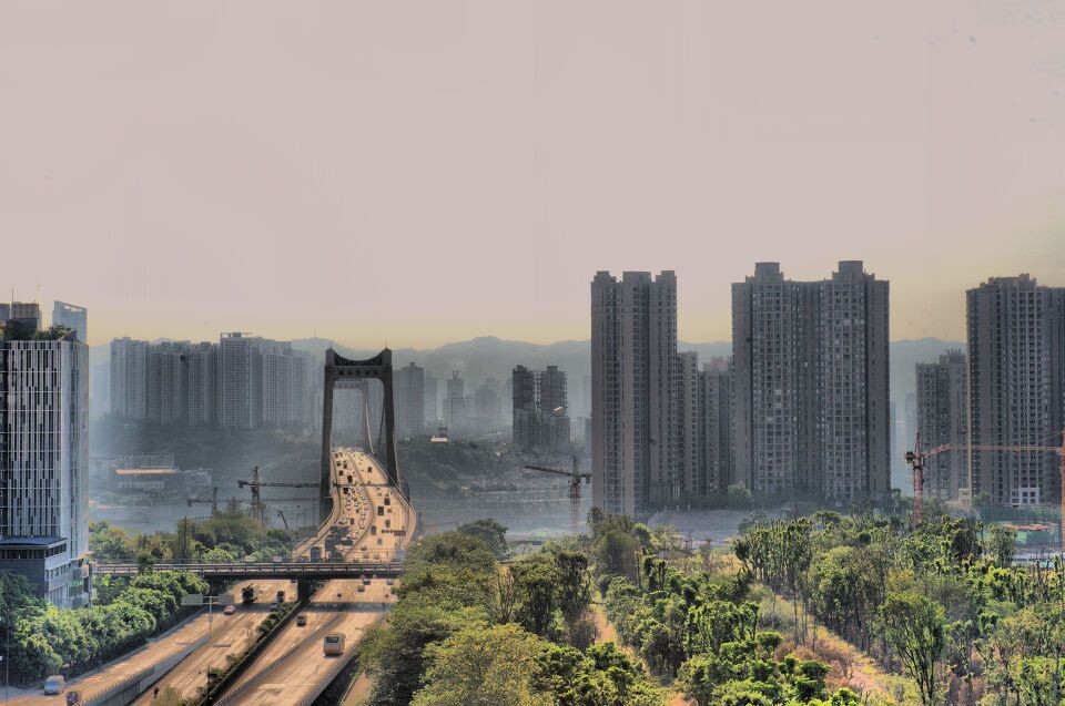 清晨的鹅公岩大桥<br />
