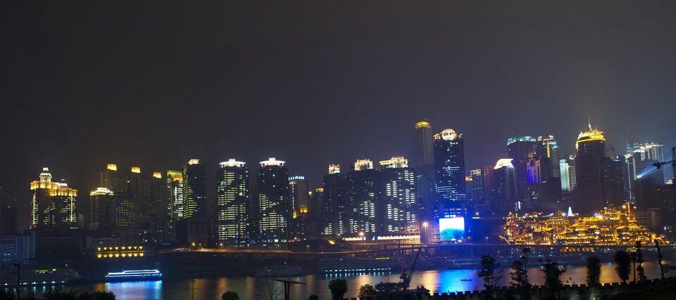 江北嘴眺望渝中半岛<br />
