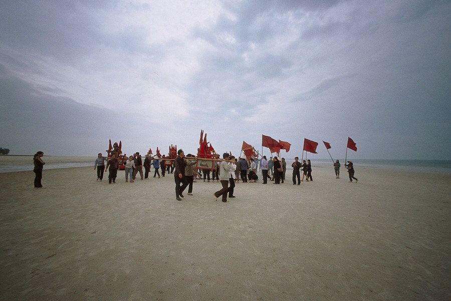 北海14<br />
银滩。一场很无厘头的祭海仪式