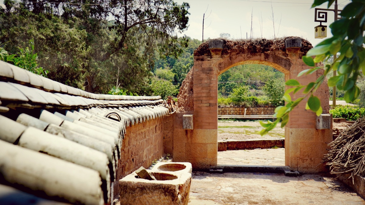 走进石屏县坝心镇芦子沟村犹如世外桃源诗画般的意境这里风光秀丽气候