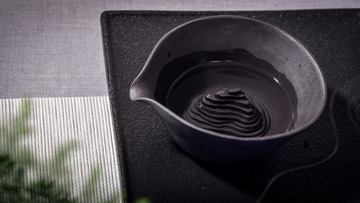 352004