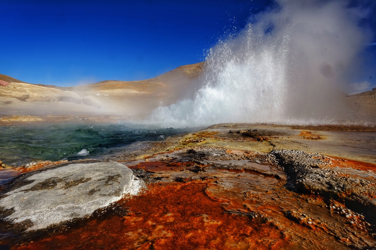 达格架间歇泉～海拔5080米的地球奇观
