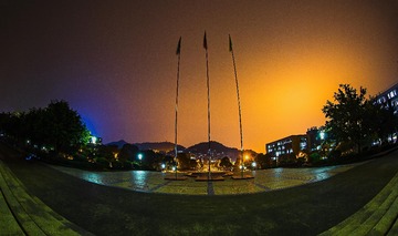 夜欢升旗台邮记