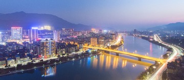滨江新城，夜三明。