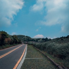 513705