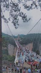 374416