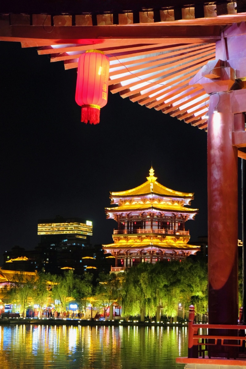 西安大唐芙蓉园夜景每一步都让你美到感动