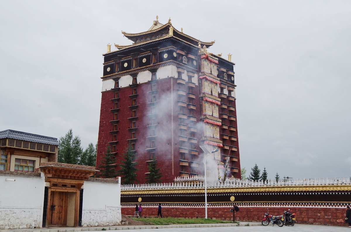 甘南美景藏传佛教郎木寺佛学院喇嘛信仰