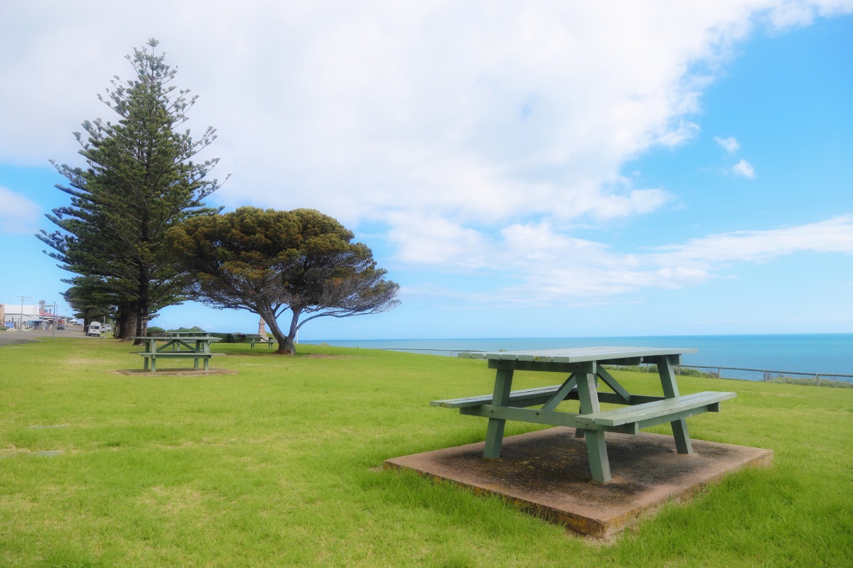 蓝天,草地,大海,和假日