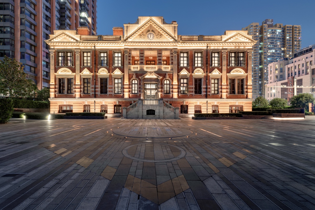 上海总商会 宝格丽酒店 上海总商会大楼由英商通和洋行设计建造,于