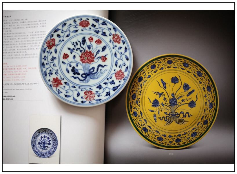 青花釉里红一束莲杯托<br />
现代瓷,景德镇全手工制作,仿明青花釉里红风格,传统工艺。