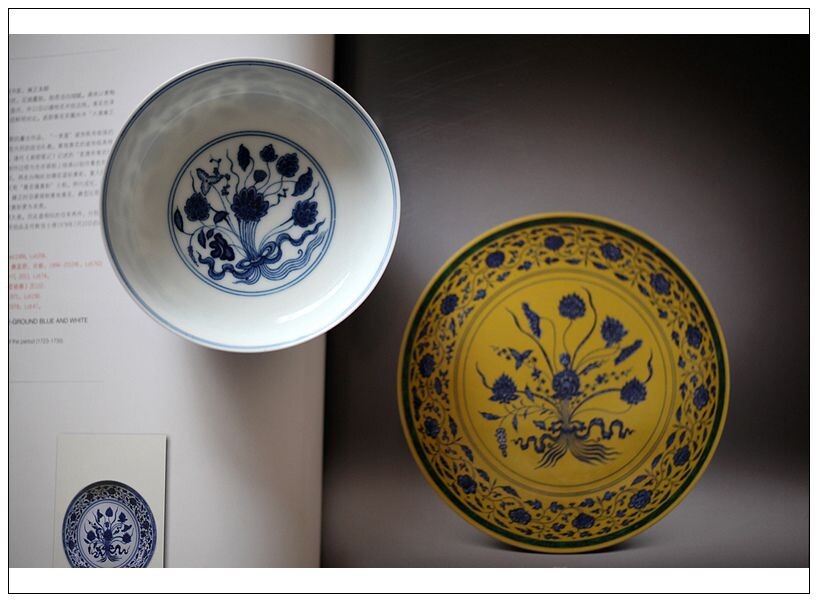 青花一束莲赏盘<br />
现代瓷,景德镇全手工制作,仿清青花风格,传统工艺。画工细腻、胎体通透。