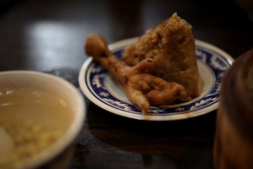五芳斋鸡脚肉粽.jpg
