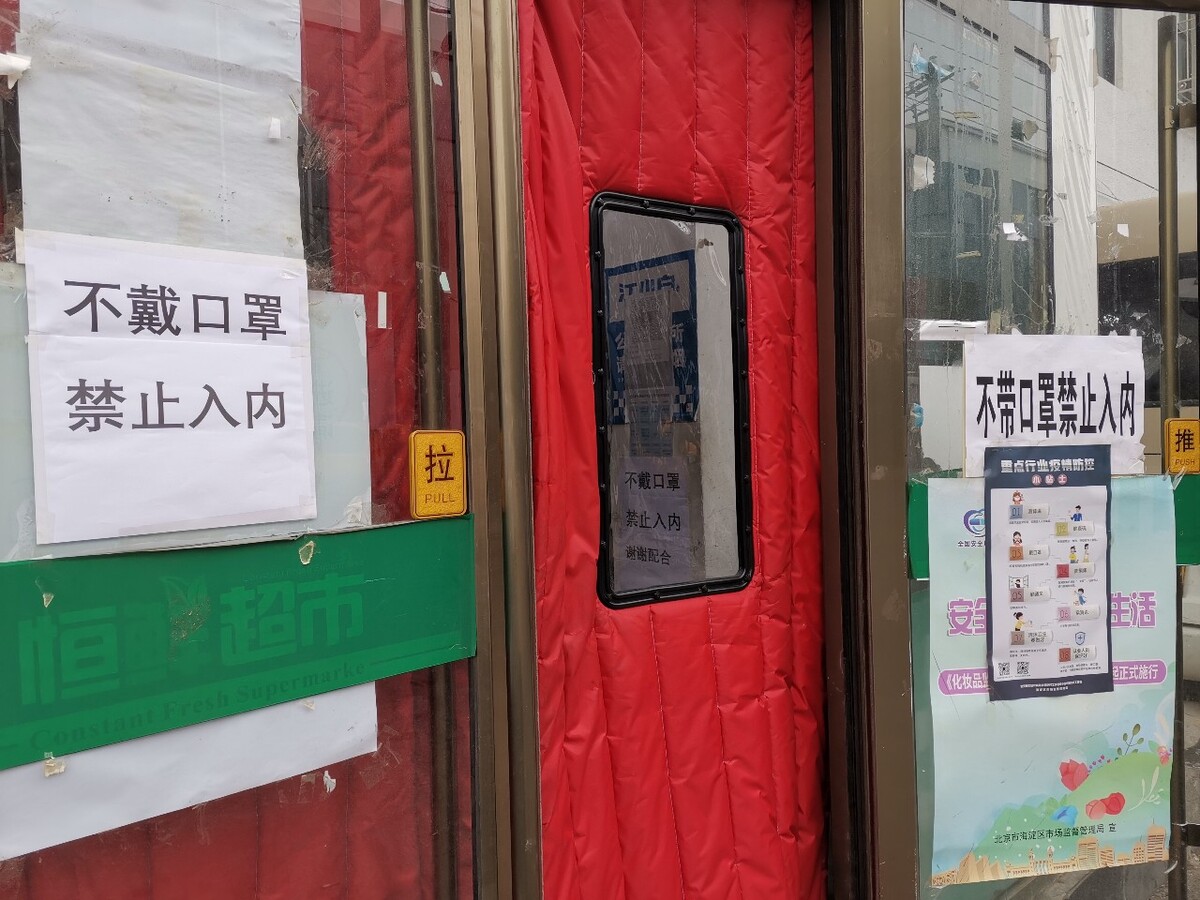 台灯<br />
摄于单品水岸&lt;br /&gt;<br />
一个人的午后，在昏黄的等下看书