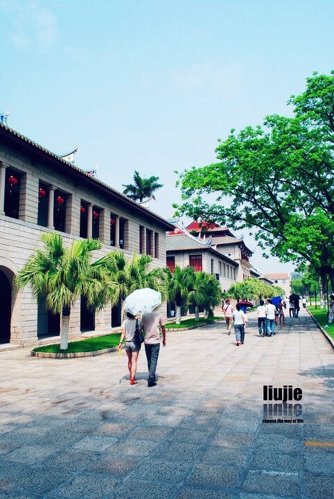 蓝色天空<br />
一次又一次的游荡在厦大