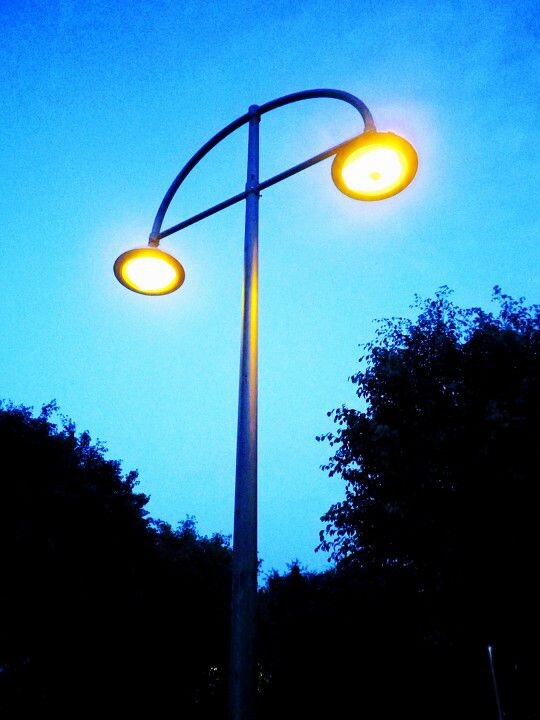 light and night<br />
