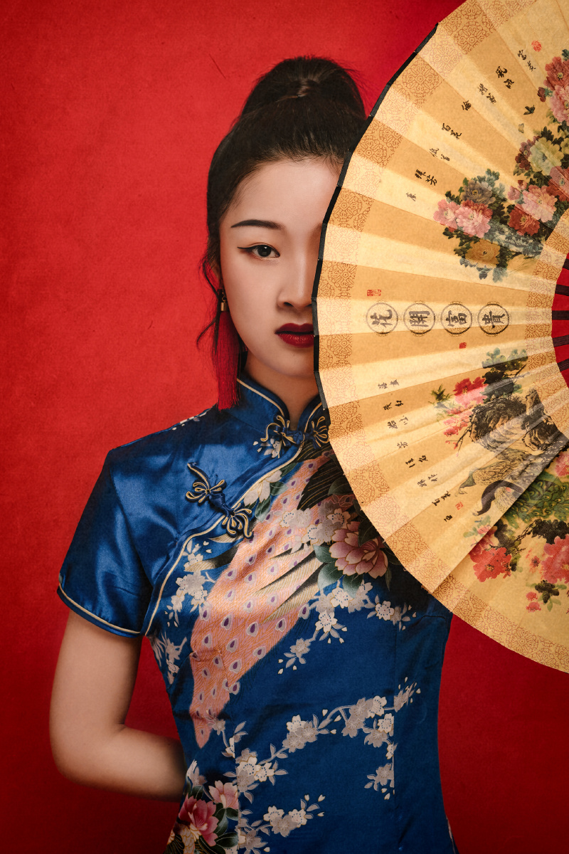 中国红旗袍东方女人的魅力