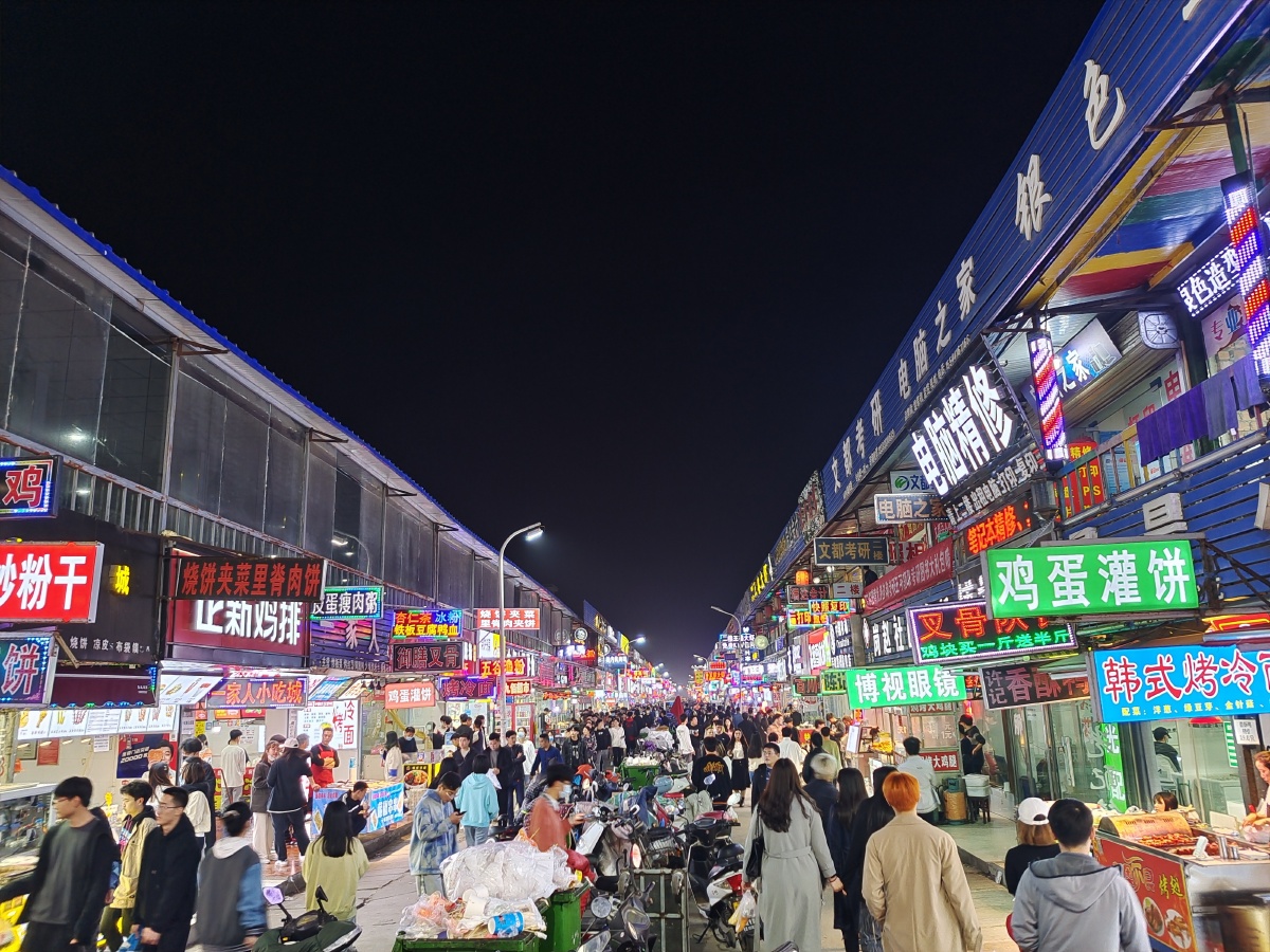夜市大学城边的夜市