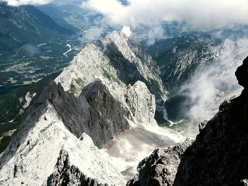 峰景 <br />
好吧···下次找到同行了，就从这里走上来···