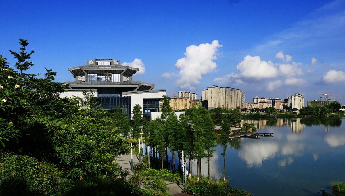 今日晨拍西樵山听音湖风彩