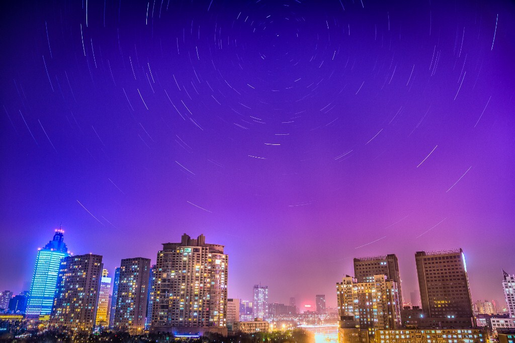 拍摄于双子座流星雨高峰，奈何光太强，一颗流星也没拍到。