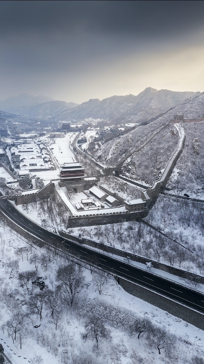 雪后居庸关关城北国风光千里冰封万里雪飘