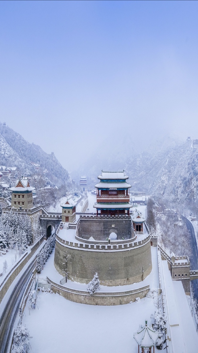 雪后居庸关关城北国风光千里冰封万里雪飘