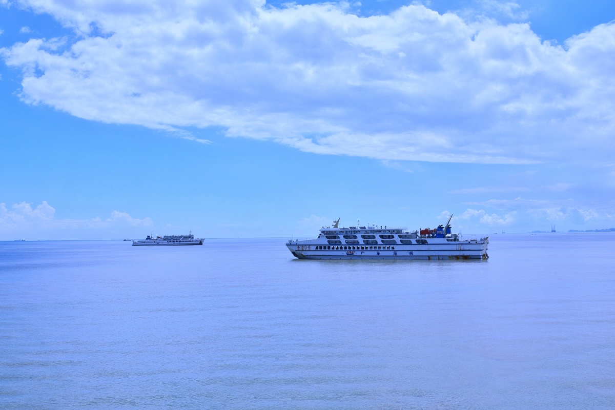 琼州海峡61摄于海南琼州海峡风光好度琼州海峡碧波平丽空晴沧海横流