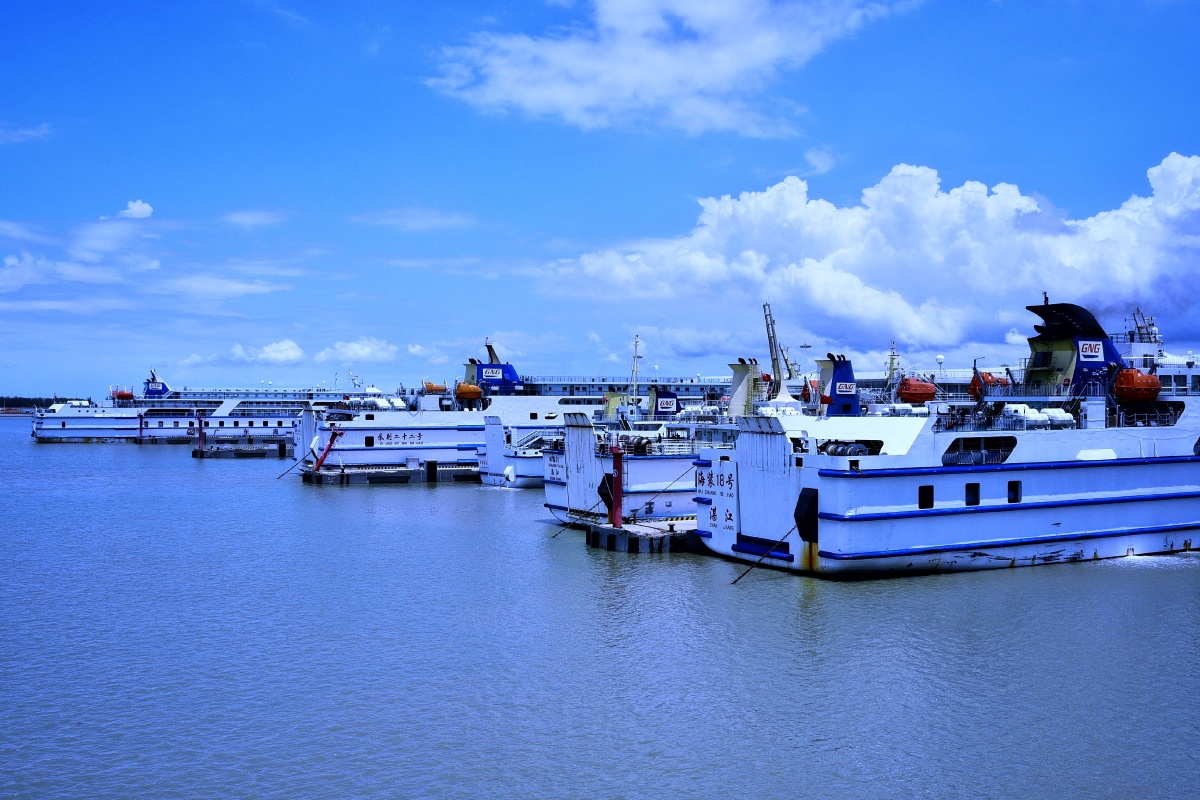 琼州海峡61摄于海南琼州海峡风光好度琼州海峡碧波平丽空晴沧海横流