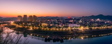 入夜白沙镇