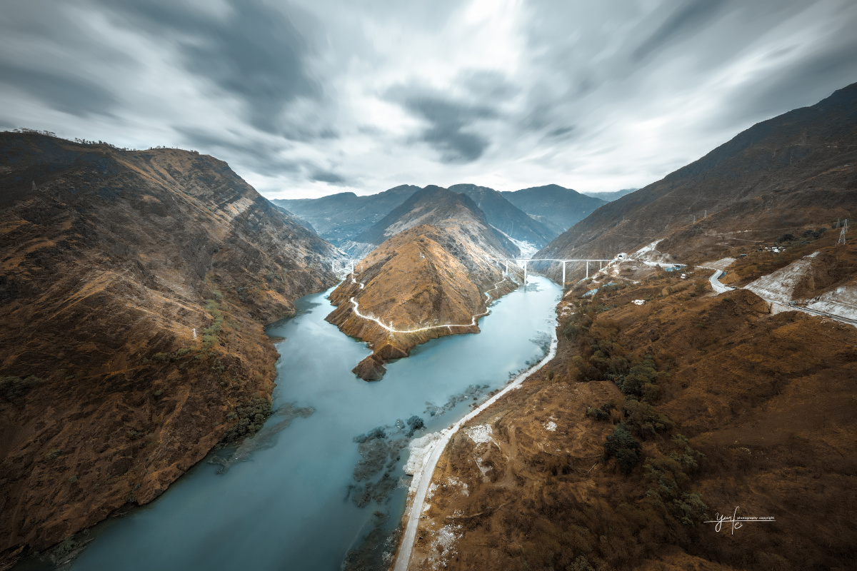 白鹤滩水电站正式关闸蓄水