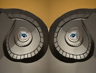 925443