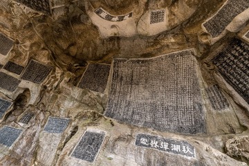 940367