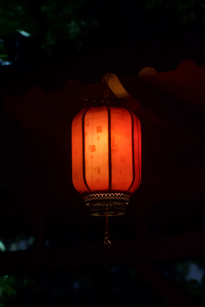 大红灯笼高高挂