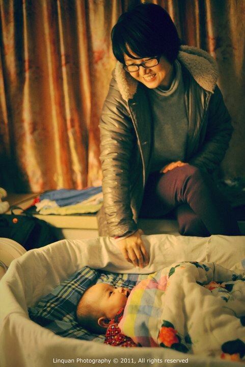 Jan19,2012 妞妞<br />
Day 142  晃摇篮，哄睡觉...