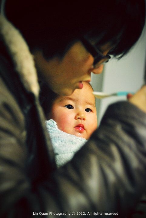 Feb12,2012  妞妞<br />
Day 167, 妞妞开始吃辅食啦