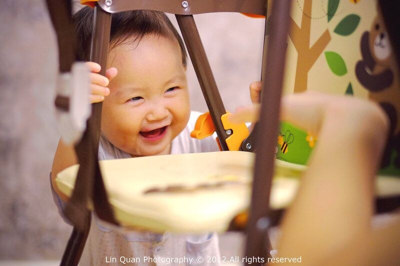 July 20,2012 妞妞<br />
Day 325, 妞妞在和妈妈玩捉迷藏...