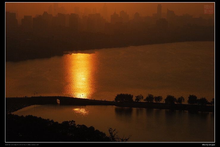 西湖-晨<br />
