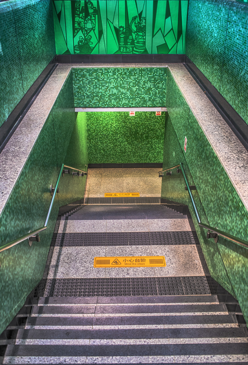 港铁龙华线上梅林站