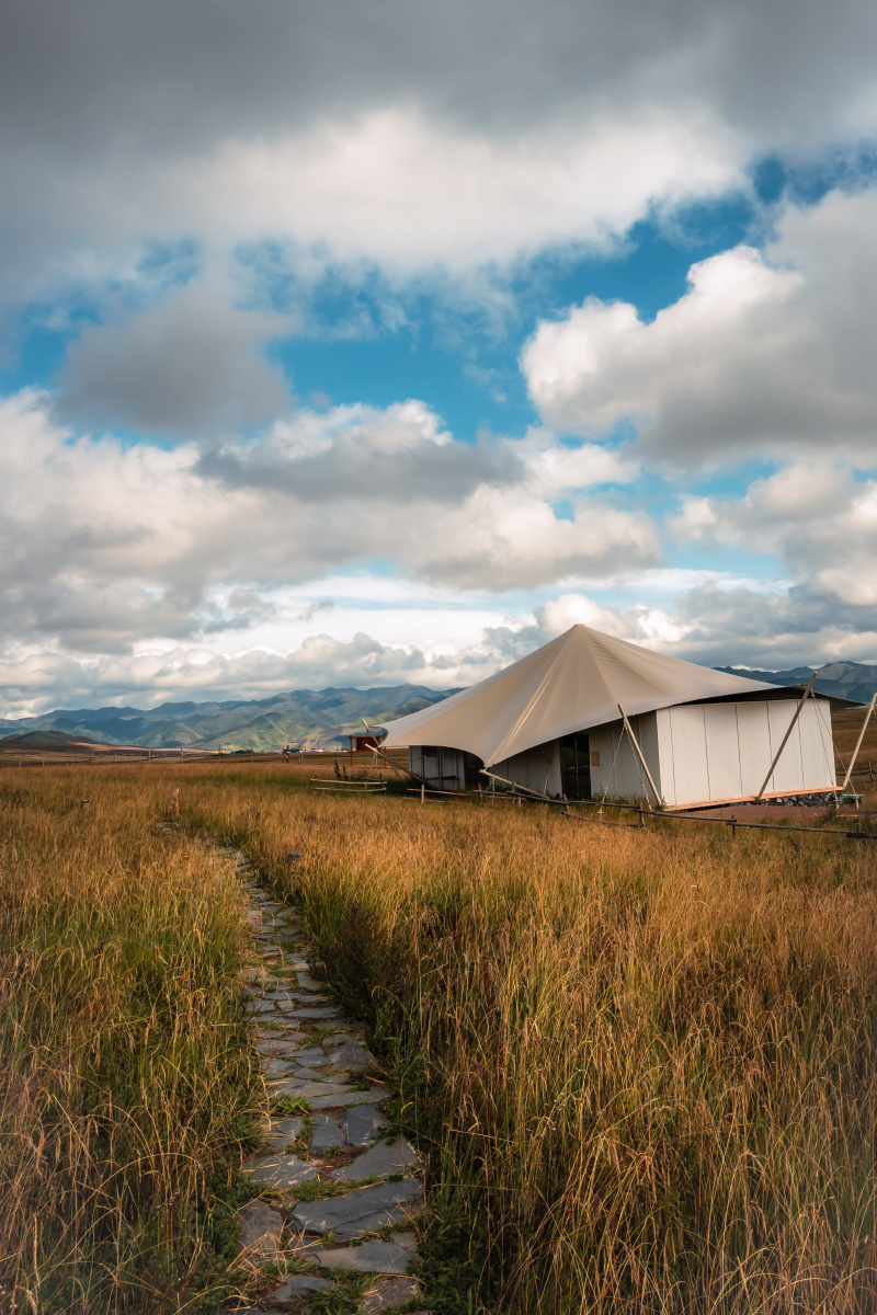 草原上面白云飘(阿米贡洪生态帐篷营地)