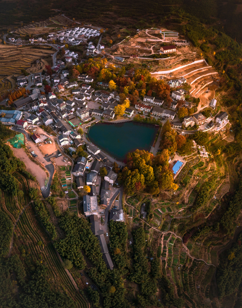 爱在深秋指南村航拍大全景