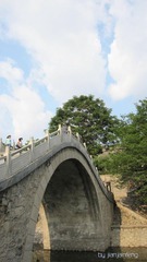 护城河拱桥上的云朵