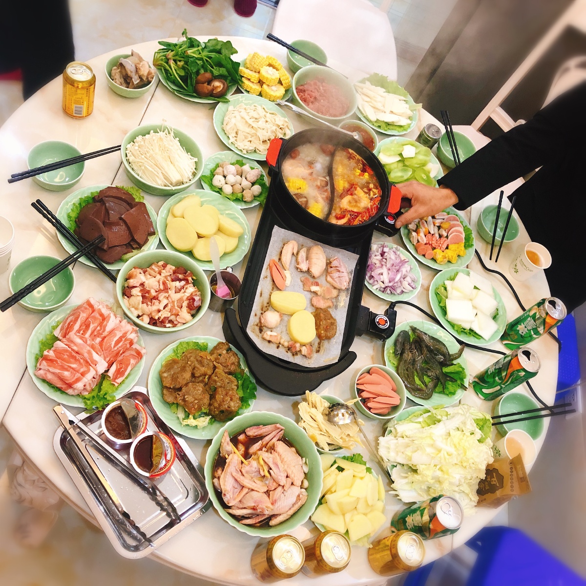 备食材熬锅底家庭版涮火锅撸烤肉有你有酒有故事