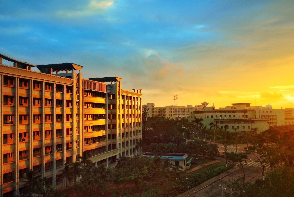 手机拍摄 <br />
广东海洋大学主校区 中区