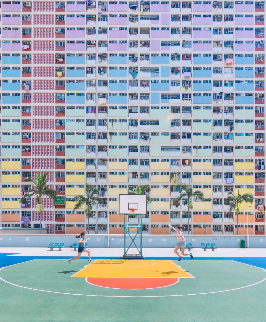 Descend upon the Choi Hung.<br />
<br />
在彩虹村遇到两个沉迷于自拍的小伙伴。